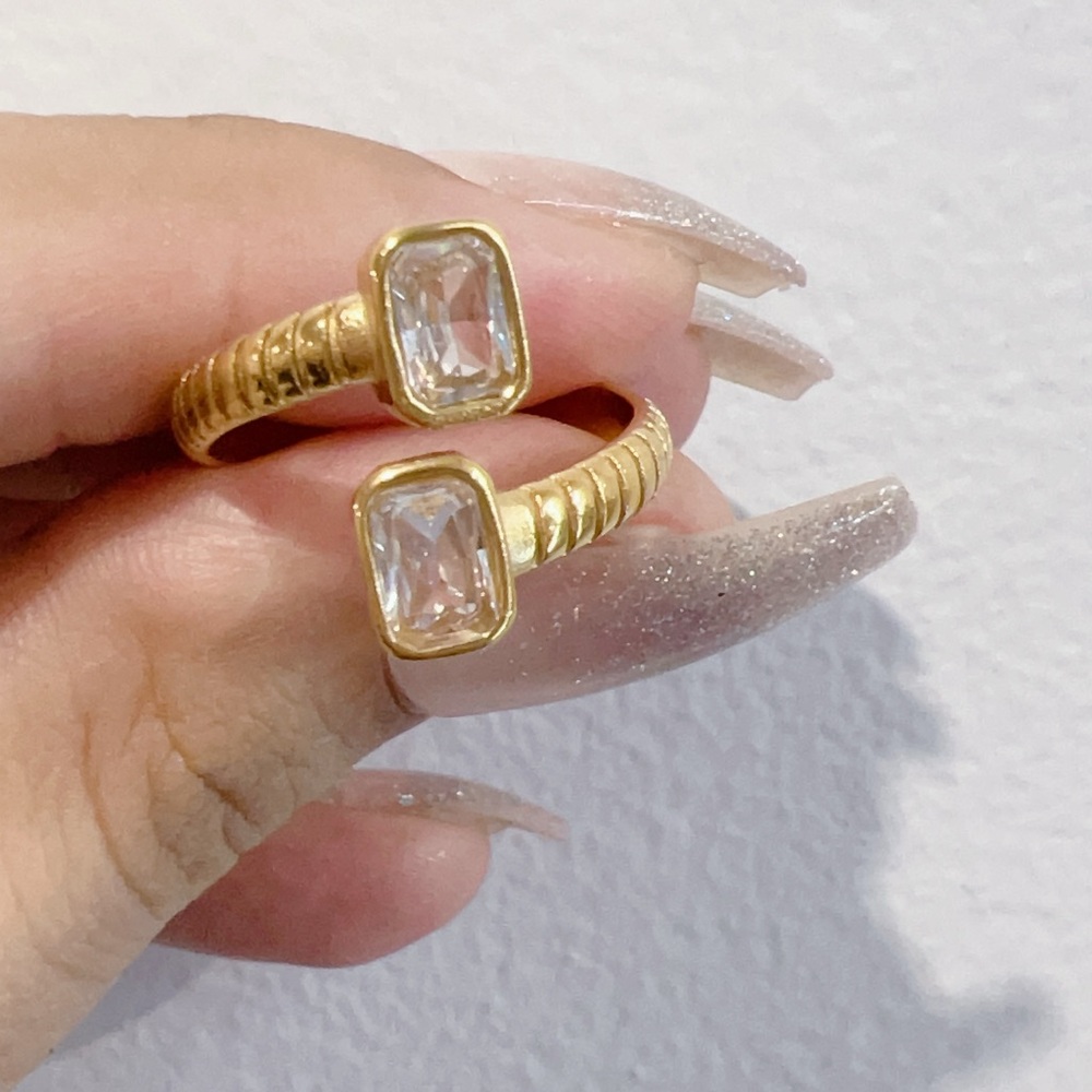 Elegant Gold and Clear Stone Adjustable Ring